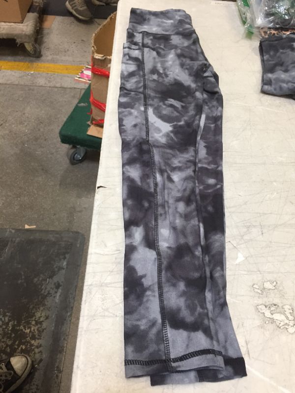 Photo 1 of Women's Camo Leggings Sz XXL