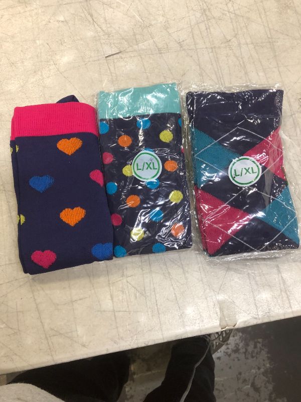 Photo 1 of Graphic Socks Sz L/XL 3 pack