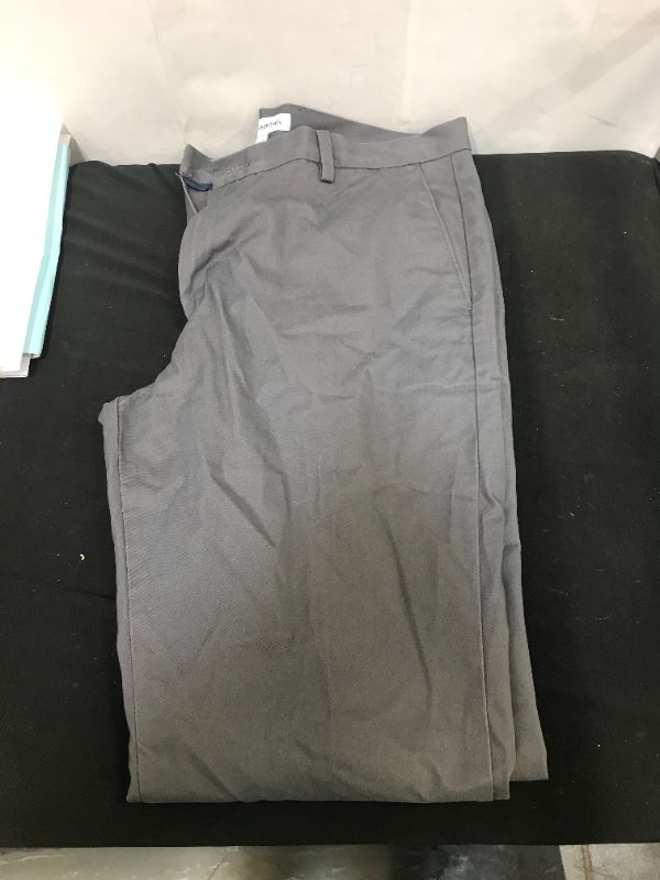 Photo 1 of Amazon Essentials Men's Pants Size 36x32