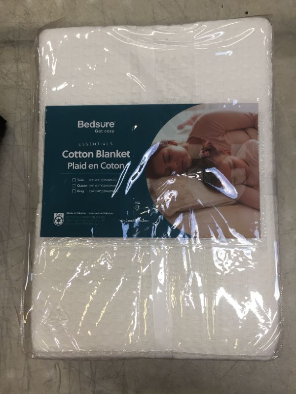 Photo 2 of Bedsure Waffle Cotton Blanket Bamboo - Waffle Weave Blanket Twin Size, Soft Lightweight Bed Blanket for All Season(66x90 inches,  White)
