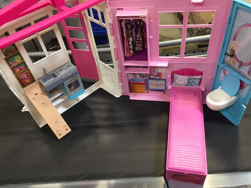 Photo 5 of Barbie Estate Fully Furnished Close & Go House with Themed Accessories
(PARTS ONLY, MISSING ACCESSORIES, DIRT AND SCRATCHES ON ITEM FROM PRIOR USAGE, STICKERS ON ITEM PEELING OFF)