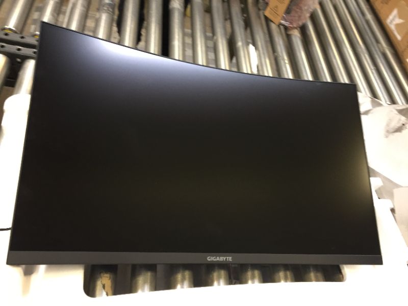 Photo 4 of GIGABYTE G32QC A (32" 165Hz 1440P Curved Gaming Monitor