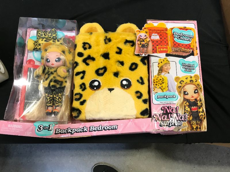 Photo 1 of Na! Na! Na! Surprise Jennel Jaguar 3-in-1 Backpack Bedroom Playset
