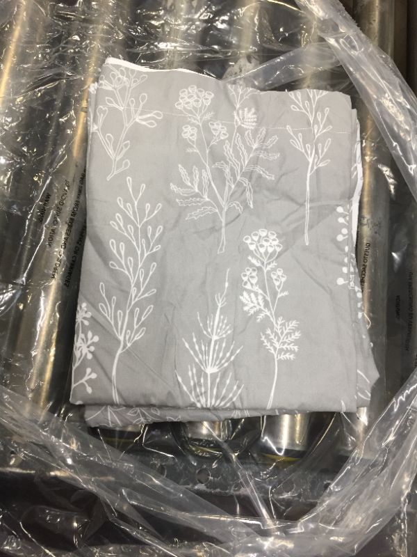 Photo 1 of Comforter queen size with pillow cases
