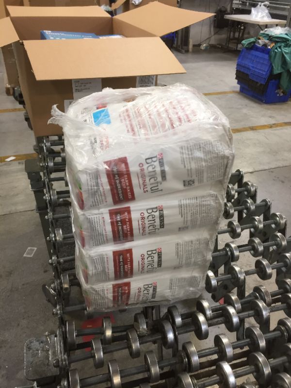 Photo 1 of 4 bags Purina Beneful Originals with Real Beef Adult Dry Dog Food best by nov/2021
