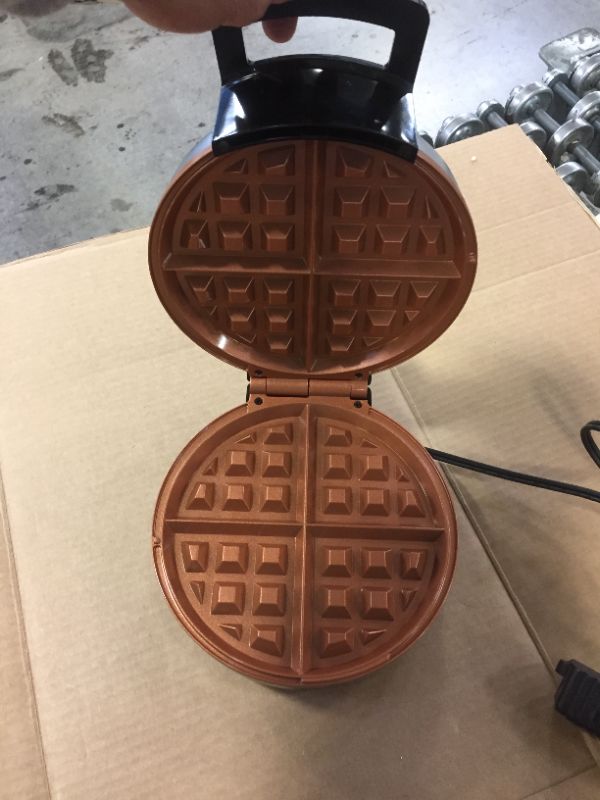 Photo 3 of Hamilton Beach Belgian Waffle Maker with Non-Stick Copper Ceramic Plates, Browning Control, Indicator Lights, Stainless Steel (26081)
