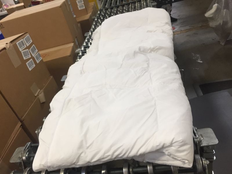 Photo 2 of 106"x90" bed comforter white 