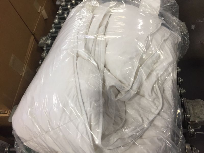 Photo 1 of 68"x90" comforter 
