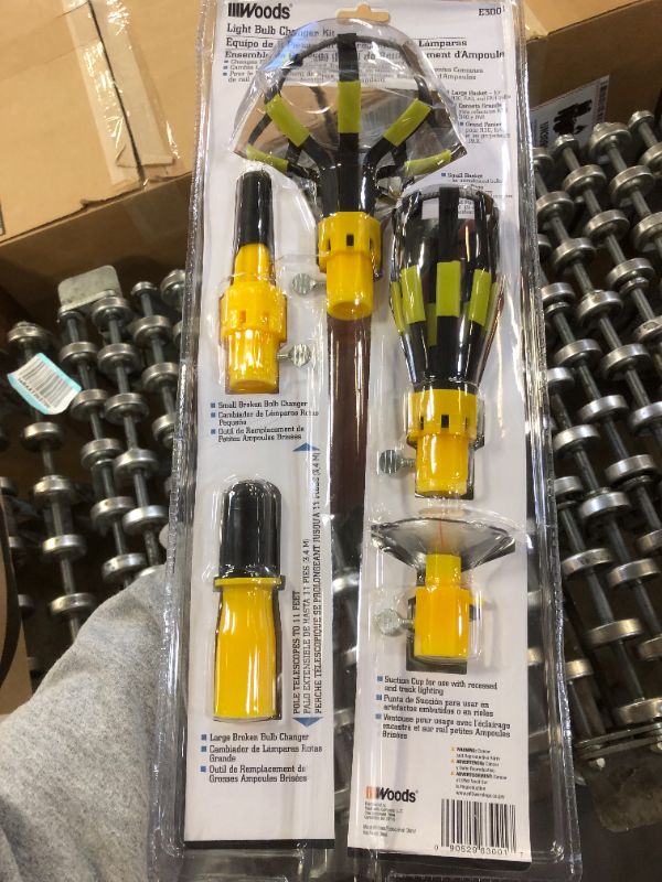 Photo 3 of Designers Edge E3001 11' Yellow Light Changing Kit Foot Metal Telescopic Pole, Baskets, Suction Cup and Broken Bulb Changers, Versatile Use, 5 Accessories Included