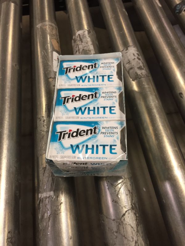 Photo 2 of (EXP 08/2022) Trident White Wintergreen Sugar Free Gum, PACK OF 9
