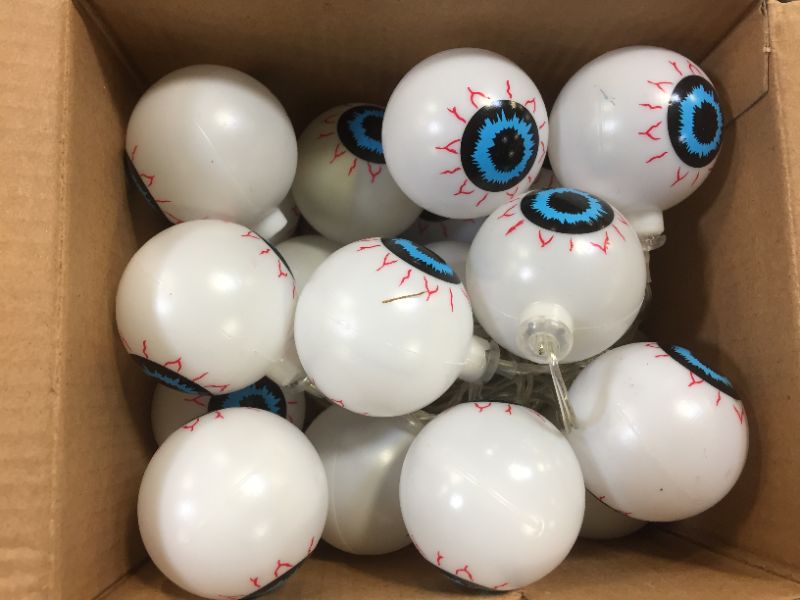 Photo 2 of Halloween Eyeball String Lights, Halloween Decoration Cute Scary with 30 LED Eyeballs?Waterproof 8 Modes Twinkle Lights?Halloween Indoor/Outdoor for Party, House, Yard, Garden Decorations (Multi)