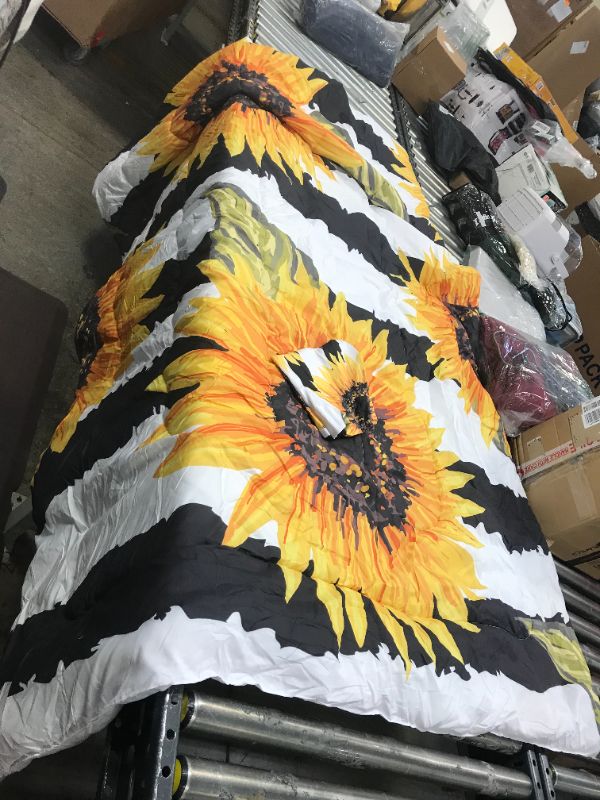 Photo 1 of 5FT X 4FT SUNFLOWER BED SHEET AND PILLOW CASE. 