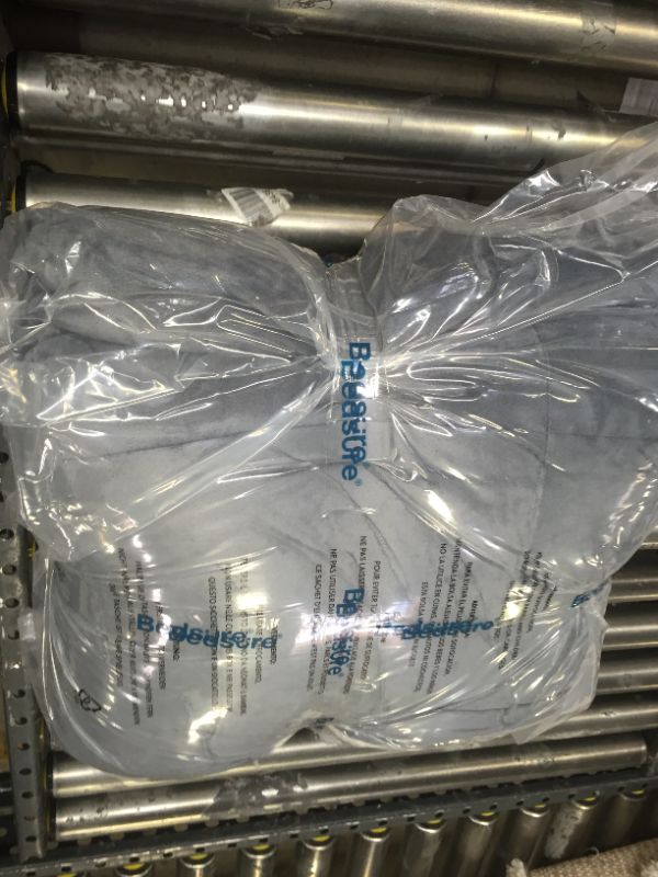 Photo 1 of Bedsure comforter