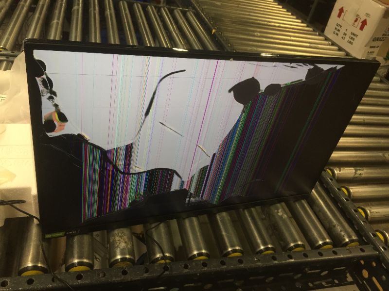 Photo 2 of LG QHD Monitor 27" Ultragear LED (2560 x 1440) IPS Display - damaged screen as shown. sold as parts.