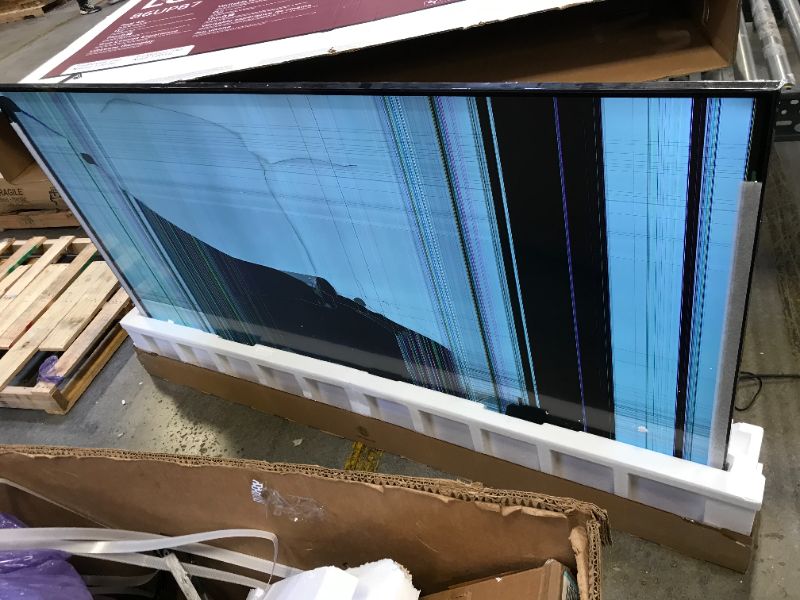Photo 1 of LG LED Smart TV 86" Real 4K UHD TV - damaged screen as shown. sold as parts 