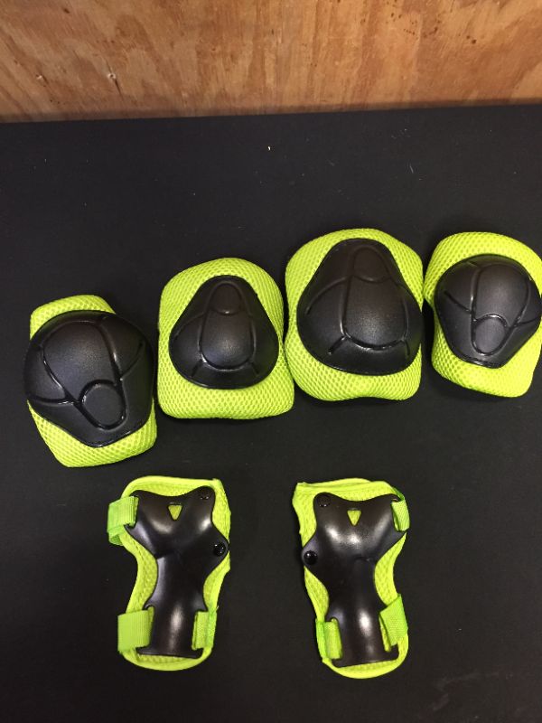 Photo 1 of  4 elbow and knee pads 2