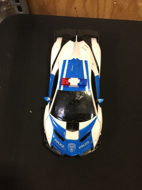 Photo 1 of electric toy car (needs batteries)