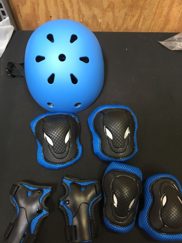 Photo 2 of adult helmet with knee and elbow pads 
size S