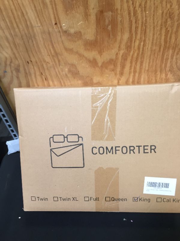 Photo 1 of bedding comforter
size king (possible stain)