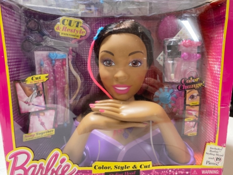 Photo 1 of Barbie Deluxe Color, Style & Cut Styling Head (African American styling head) 