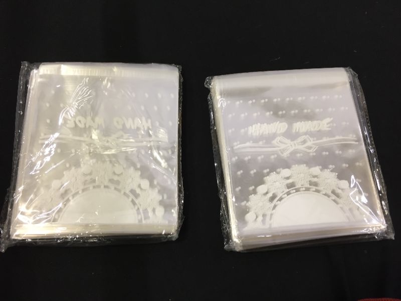 Photo 1 of 400 PCS BOWKNOT CLEAR SELF ADHESIVE TREAT BAGS 5.5" x 5.5"