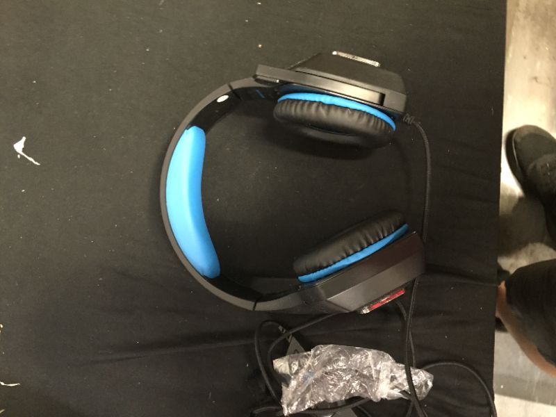 Photo 1 of wired gaming head set 