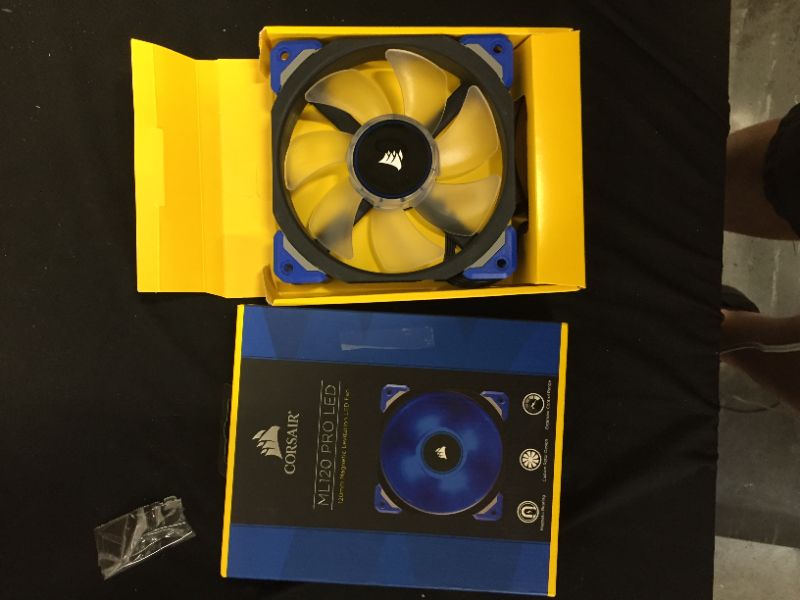 Photo 1 of Corsair Co-9050043-ww ML120 Pro LED Blue 120mm Premium Magnetic Levitation Fan
2