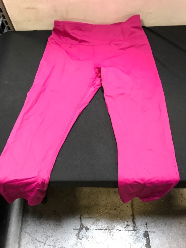 Photo 2 of Women's Sleek Run High-Rise Capri Leggings - All in Motion™
MED