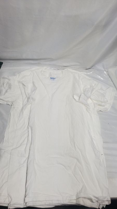 Photo 1 of 6PK GILDAN MEDIUM MENS WHITE SHIRTS
