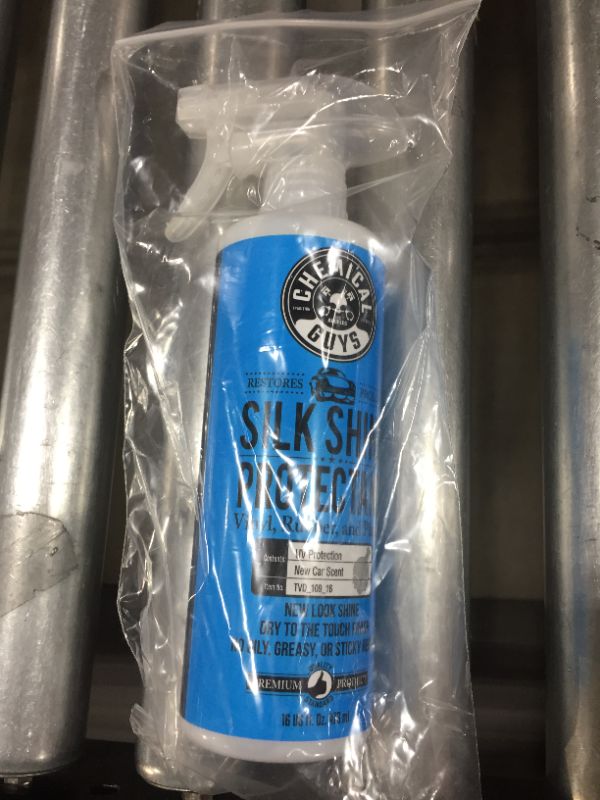 Photo 1 of Chemical Guys TVD_109_16 - Silk Shine Spray-able Dry-To-The-Touch Dressing For Tires, Trim, Vinyl, Plastic and More (16 Ounce)
