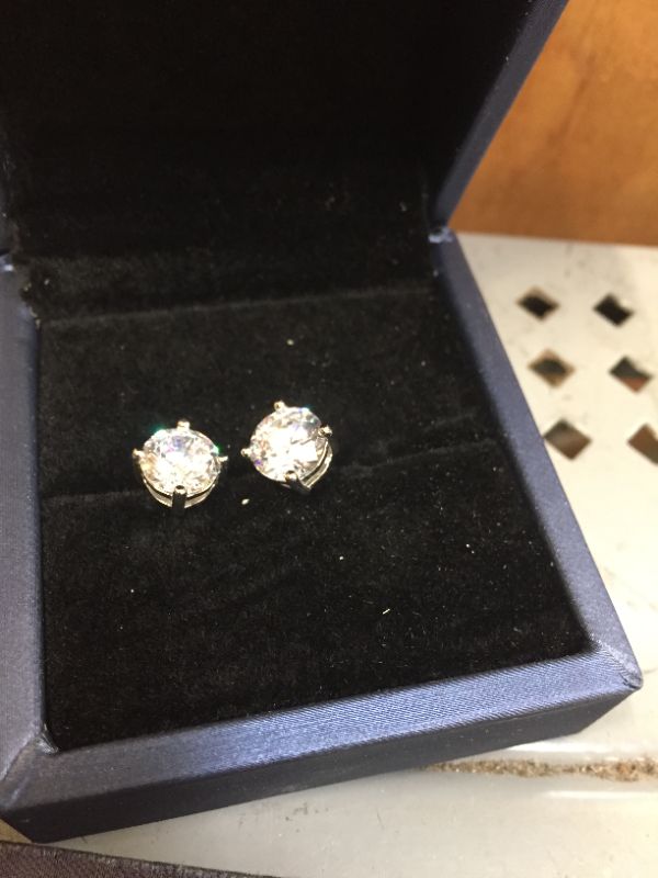Photo 1 of generic earring 