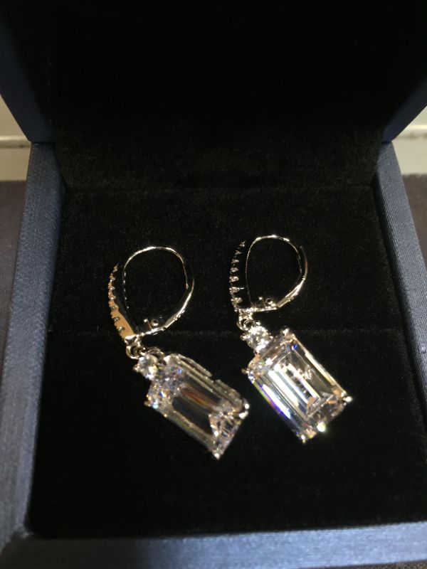 Photo 1 of generic earring 