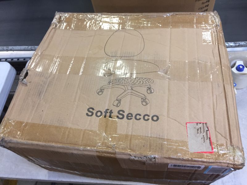 Photo 2 of soft secco - office chair -like new - open box - repackaged - possible missing pieces 