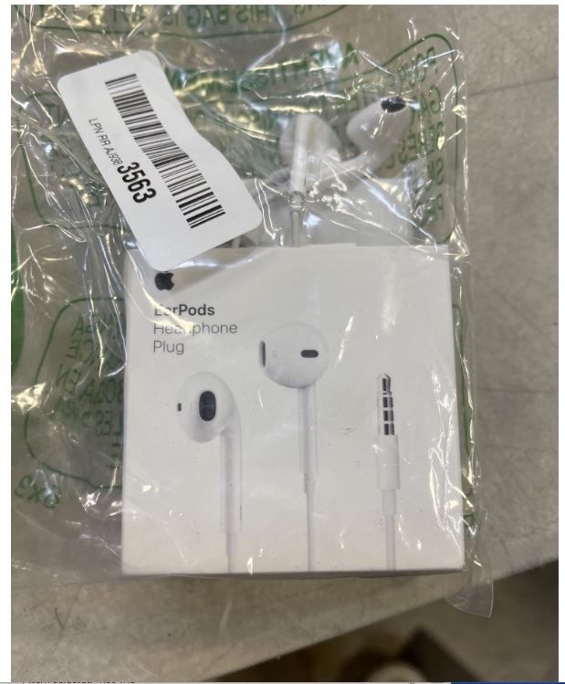 Photo 2 of Apple EarPods with 35mm Headphone Plug  White