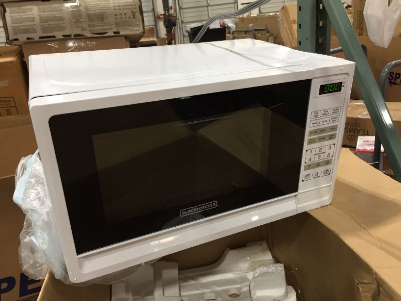 Photo 2 of Black & Decker 0.7 Cu Ft Digital Microwave, White