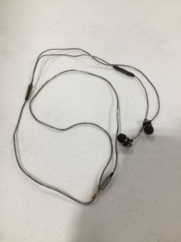 Photo 2 of Betron B25 Earbud Headphones Noise Isolating Tangle-Free Cord 6 Silicon Earphone Tips Black