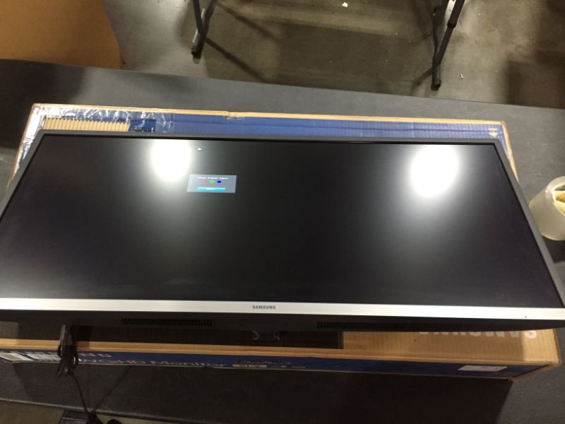 Photo 2 of SAMSUNG 34" Class Flat 3,440 x 1,440 Ultra HD - LS34J550WQNXZA