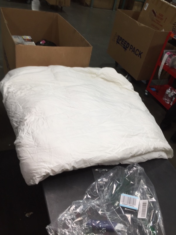 Photo 1 of APSMILE European Goose Down Comforter Twin Size Luxurious All Seasons Duvet Insert - Ultra-Soft Egyptian Cotton, 34 Oz 750FP Fluffy Medium Warmth,(68x90,Solid White), 