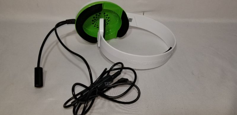 Photo 2 of Turtle Beach Recon Wired Chat Gaming Headset for Xbox One White