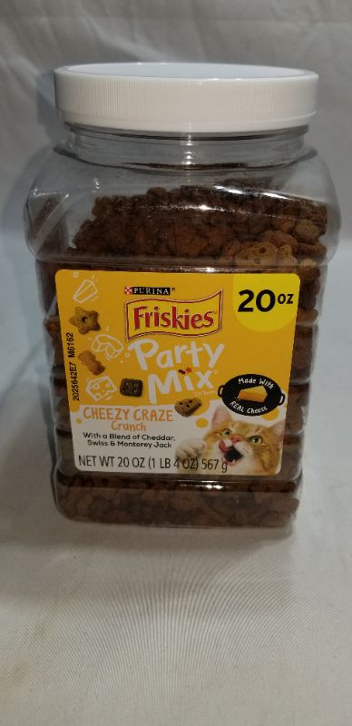 Photo 2 of Friskies Party Mix Cheezy Craze Crunch Cat Treats, 20-oz tub, Best By: October 2022