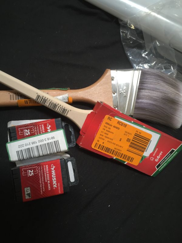 Photo 2 of 2 pack of 2 paint brushes and 2 packs of Husky single blade 25pcs 50pcs total