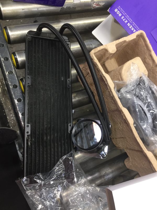 Photo 1 of NZXT Kraken X73 360mm All-in-One RGB CPU Cooler 
CPU LED DOES NOT LIGHT UP WHEN TURNED ON.