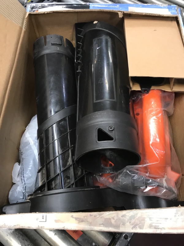 Photo 1 of Black & Decker Bv3600 - 12 Amp Blower/Vacuum lost of dust from use 