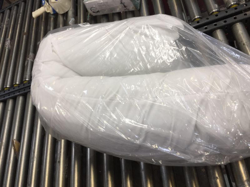 Photo 1 of APPOR 40" WHITE BODY PILLOW 