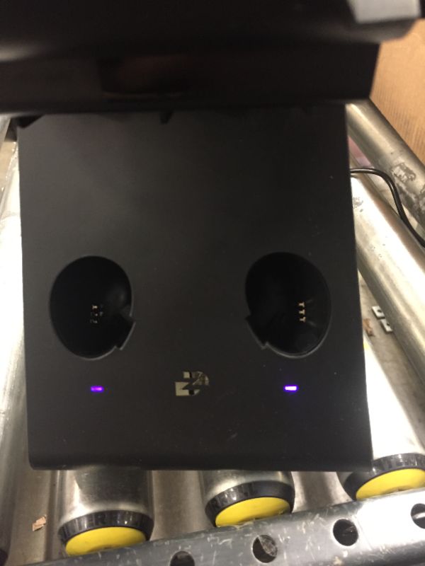 Photo 1 of Dazed Charge Dock for Oculus Quest (Android)
