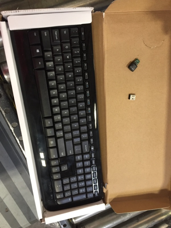 Photo 2 of Microsoft Wireless Keyboard 850 Special Edition with AES (PZ3-00001), Black  WIRELESS RECIEVER BROKEN