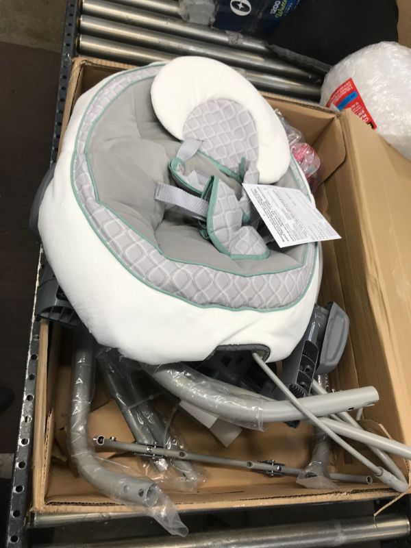 Photo 3 of Graco DuetConnect LX Swing and Bouncer
