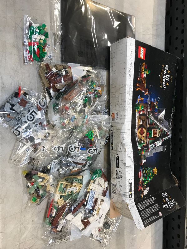 Photo 1 of LEGO Elf Club House 10275
