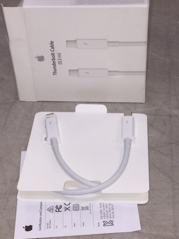 Photo 2 of Apple Thunderbolt Cable (0.5 m) - White