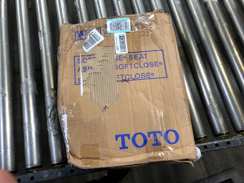 Photo 3 of TOTO Transitional SoftClose SS114#01 Elongated Soft Close SEAT, Cotton White
